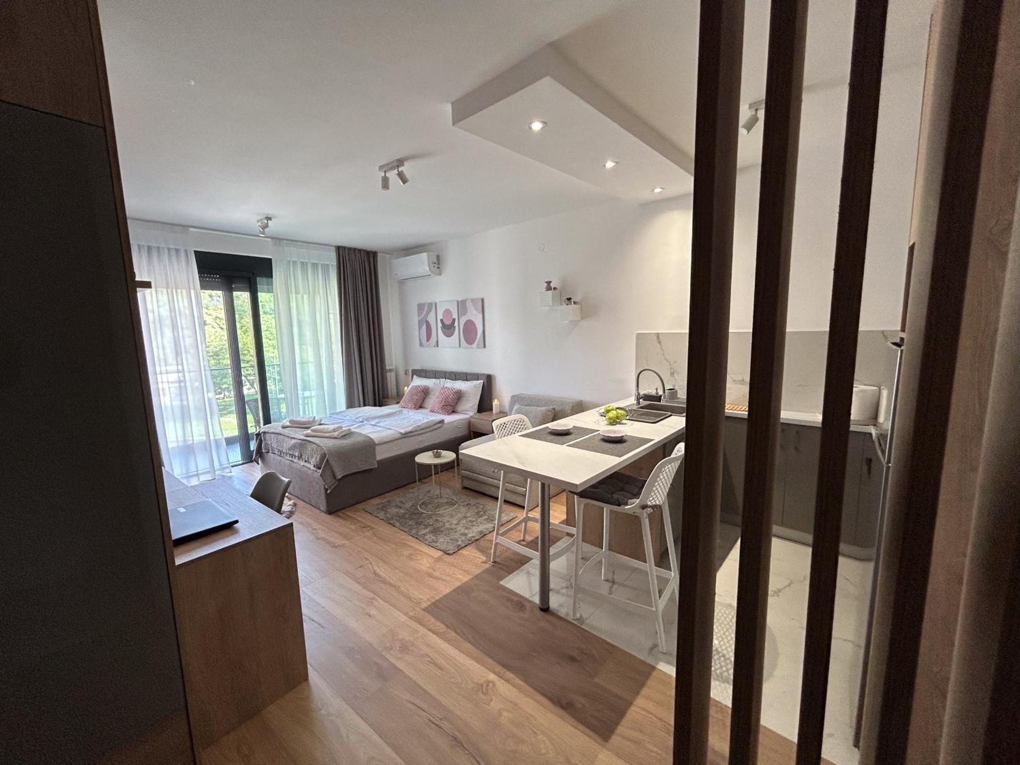 V Park Lux Apartment *